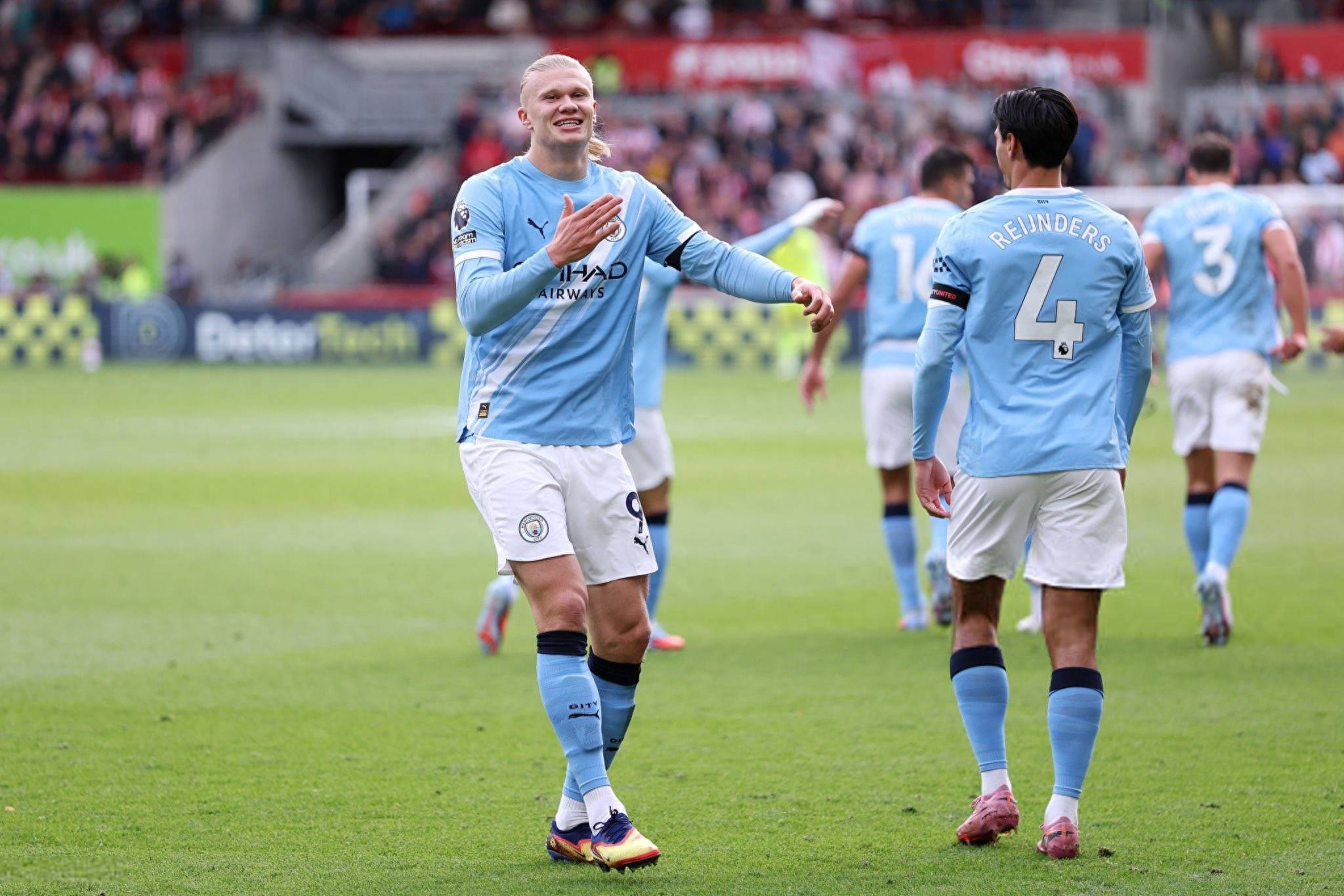 英超首次助攻，吉滕斯本赛季各项赛事助攻数为切尔西队内最多（英超首助到手，吉滕斯本季各项赛事助攻数领跑切尔西）