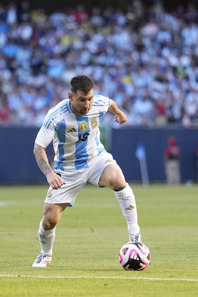 世界杯抽签引全球期待：没有“死亡之组”但不缺看点，传统强队并非稳坐钓鱼台（世界杯抽签全球瞩目：虽无死亡之组，看点依旧十足，豪强难言高枕无忧）