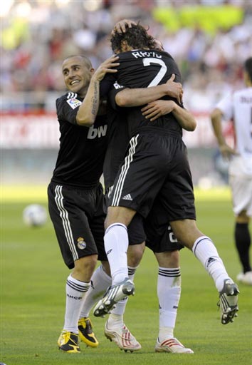 湖人进攻端数据上升，效率明显提升（湖人火力回暖，进攻效率大幅提升）