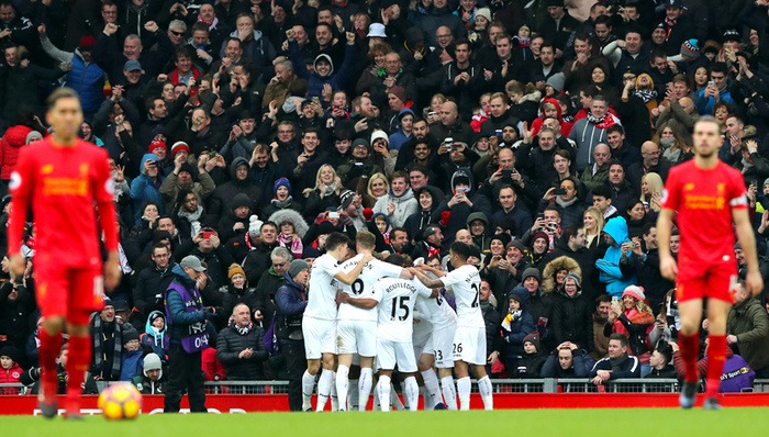 高手在民间！姐妹花脚踩箩筐练习武术，平衡力惊人！（民间卧虎藏龙！姐妹花踩箩筐练武，平衡感逆天）