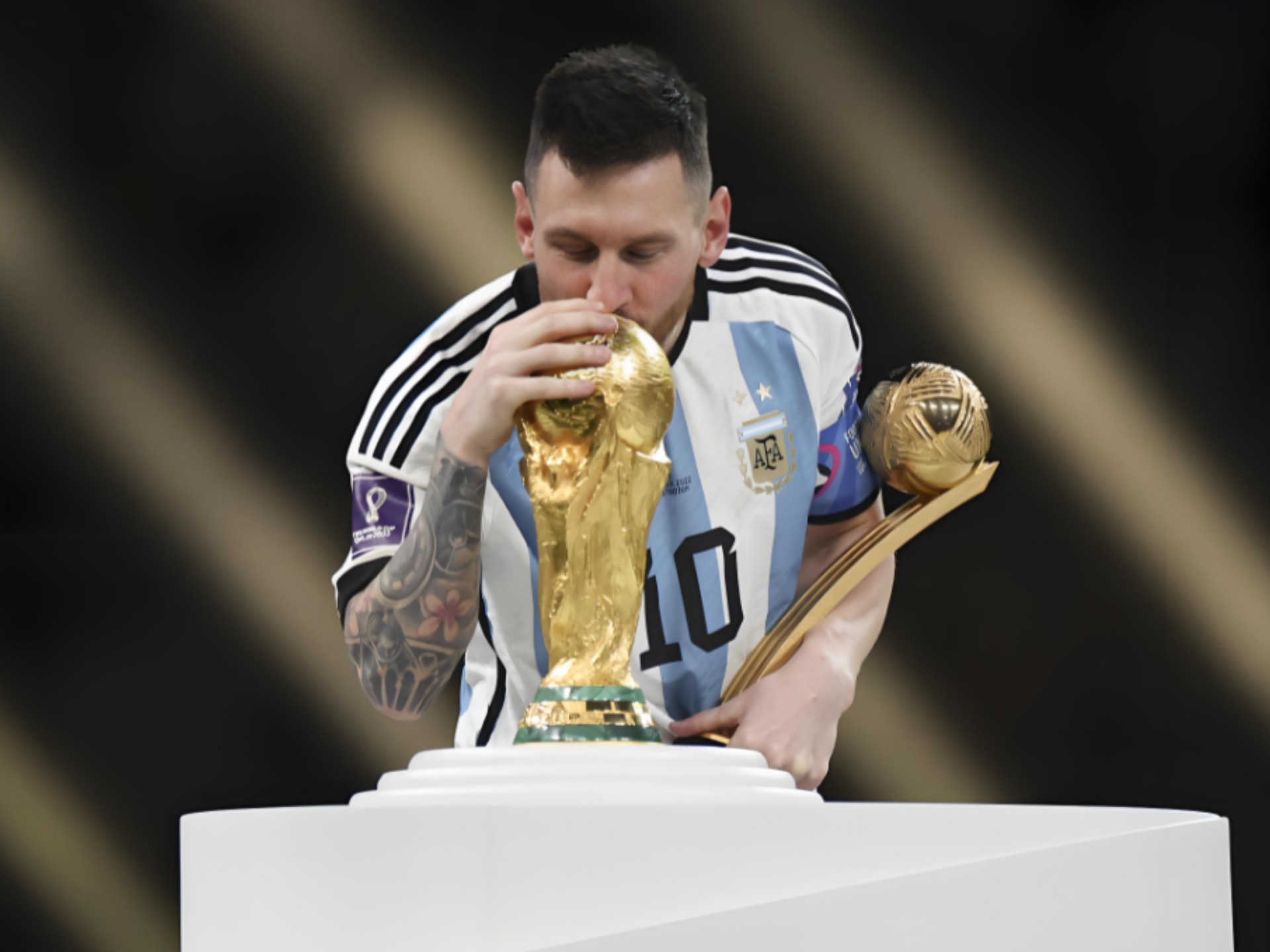 半场：海港0-0柔佛新山，陈威屡献神扑，格劳德尔逃红牌（半场战报：海港0-0柔佛新山，陈威多次神勇救险，格劳德尔逃过红牌）