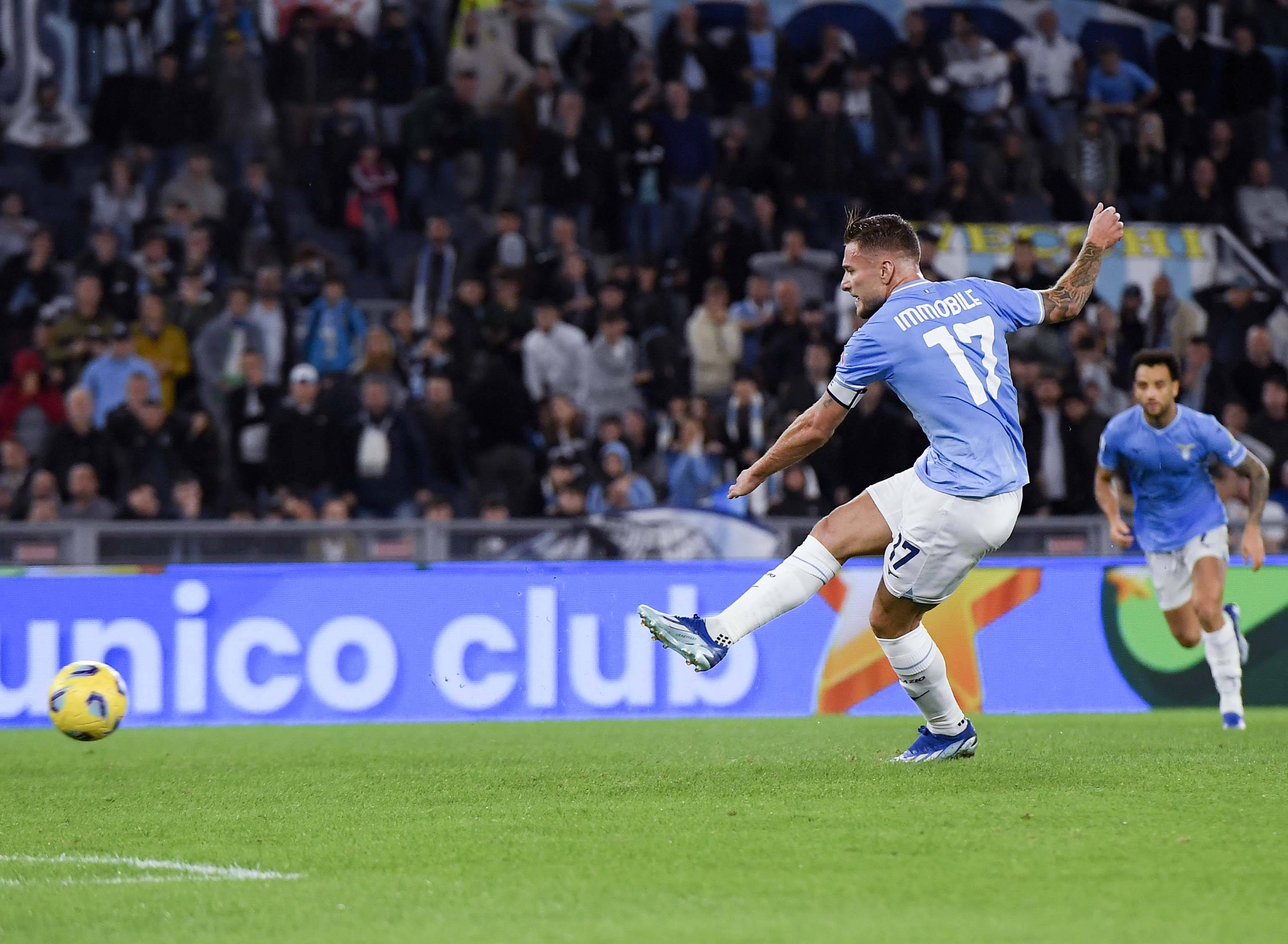 穆帅：当年我给了麦克托米奈生涯首秀，今天他给我他的球衣（穆帅：昔日我助麦克托米奈完成处子秀，今日他以球衣回馈我）