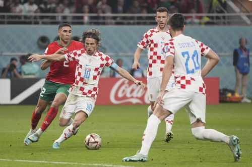 不是队服是奥运照！樊振东12月赛程海报引爆“情怀杀”（樊振东12月赛程海报用奥运照而非队服，引爆回忆杀）