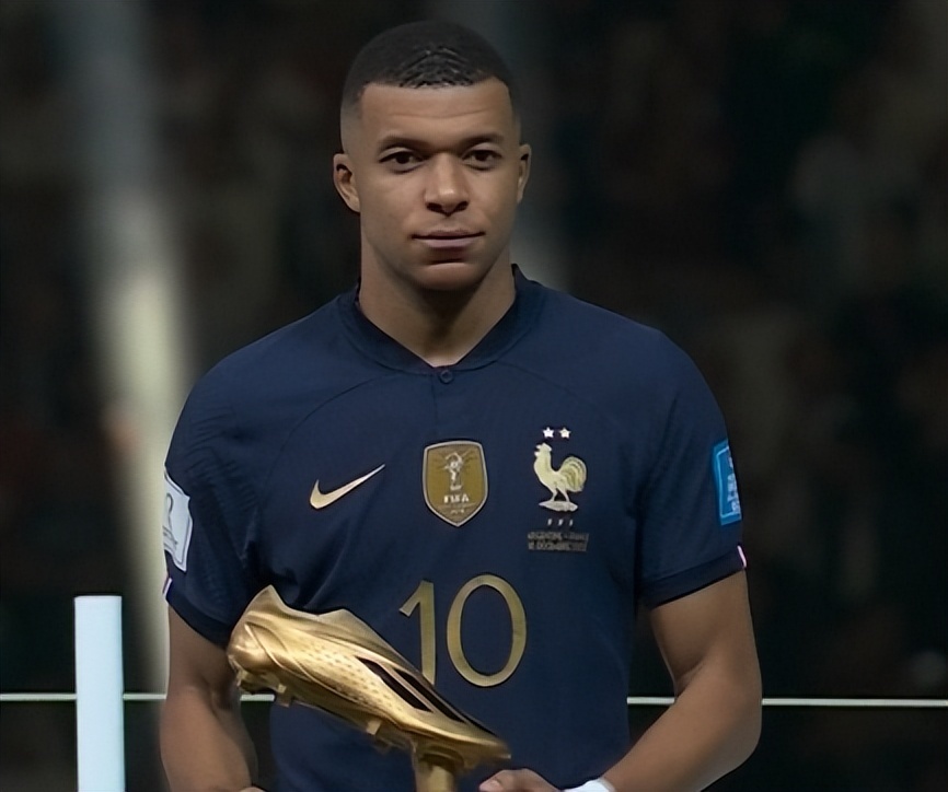 土耳其女球员狂砍69分，面相妆容神似李梦，引爱德华兹疯狂示爱（土耳其女将狂轰69分，妆容酷似李梦，爱德华兹高调示爱）