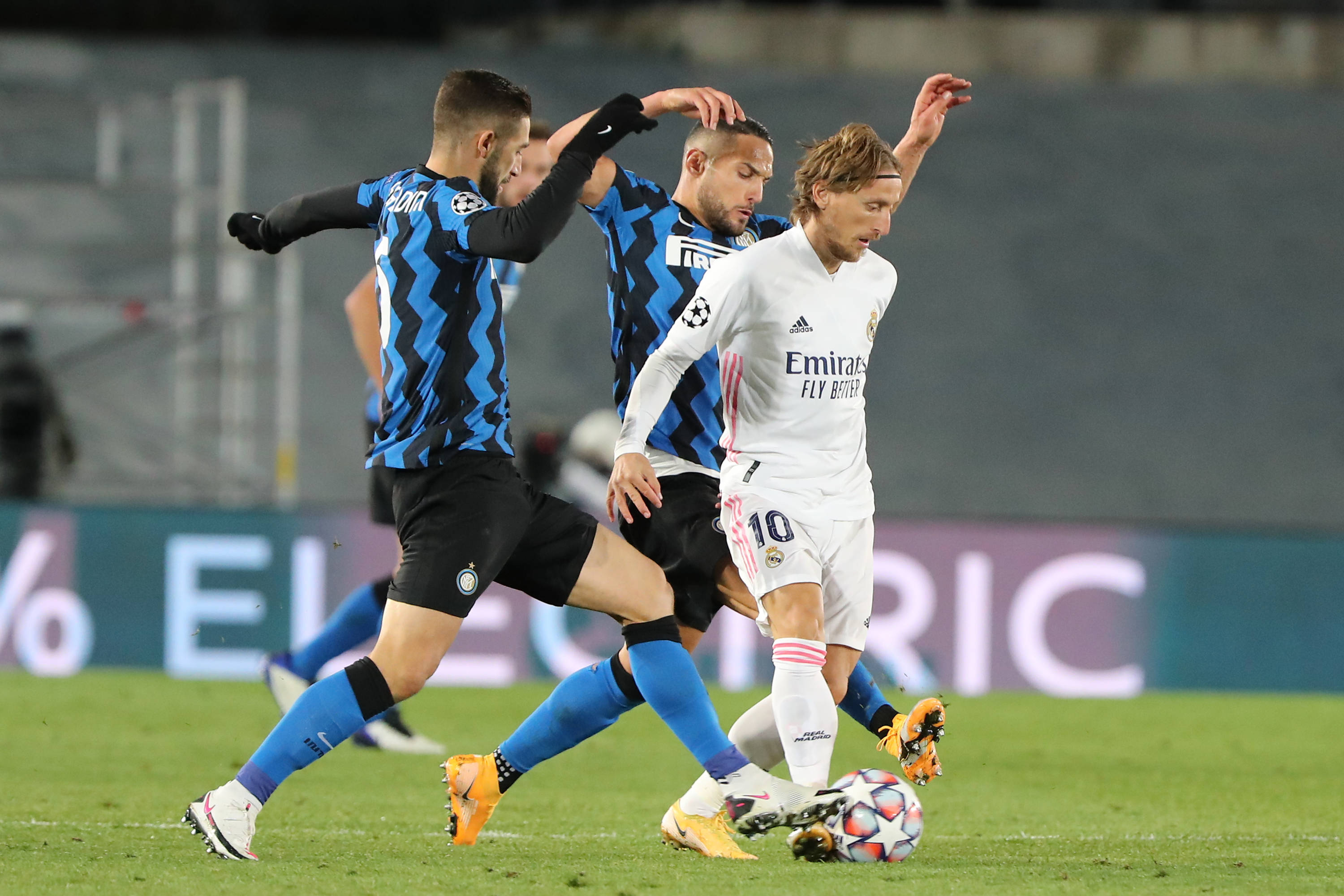 接近神不代表能超越神，科比距离乔丹的差距还是有质的差距（逼近不等于超越：科比与乔丹仍有质的鸿沟）