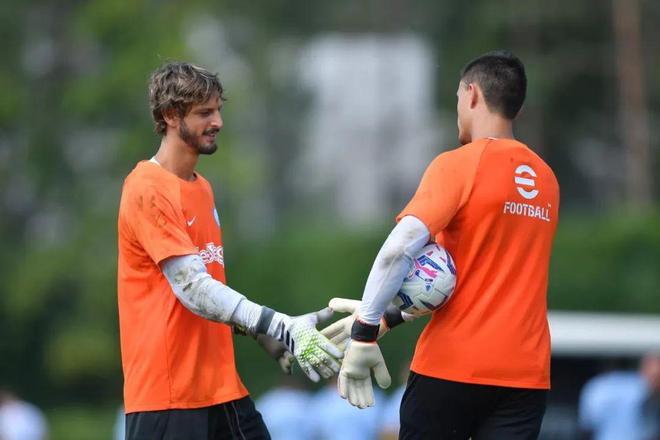 德天空：尤文关注匈牙利20岁中场托特，球员身价1500万欧（德国天空体育：尤文图斯有意引进20岁匈牙利中场托特，估值约1500万欧元）