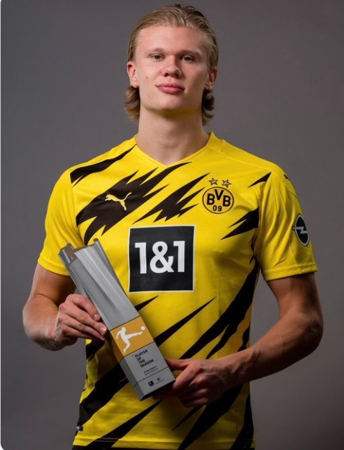 欧文突破防守造成杀伤，制造罚球（欧文强突撕裂防线，搏得罚球）