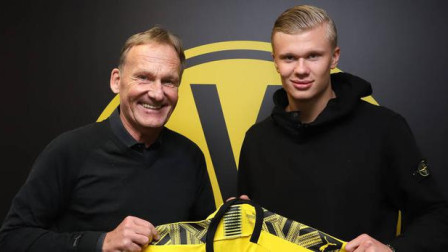 教练赛后落泪太真实（教练赛后泪洒赛场，真情流露）