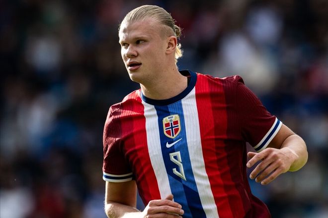 卡拉格：球迷们高喊斯洛特令人动容，在获胜后我真心为他开心（卡拉格：球迷为斯洛特的呼声令人动容，赢球后我由衷替他高兴）